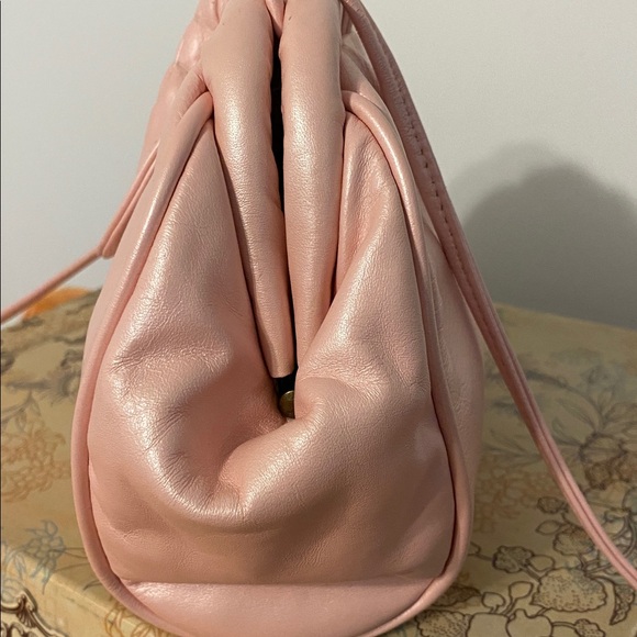 Soft Pink Women's Leather Top-Handle Bag, purse looks new except under flap - Picture 4 of 12